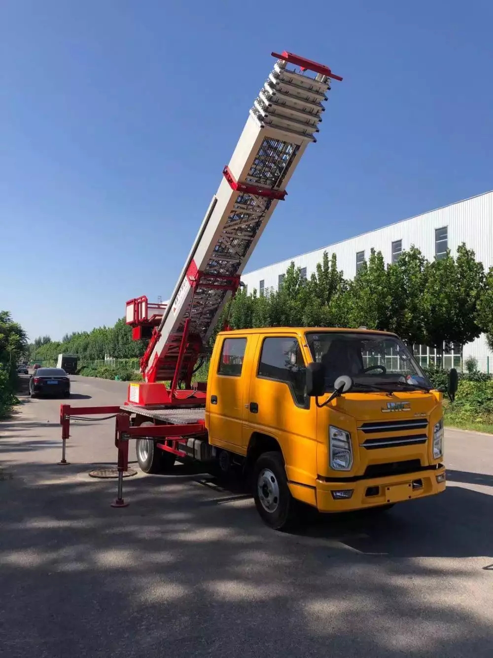 河西区街道附近的云梯车出租服务：轻松解决高空作业需求